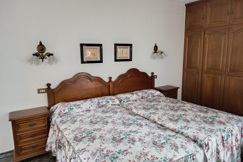 Double room with private bathroom