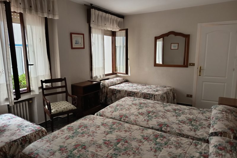 Premium 4-bed room