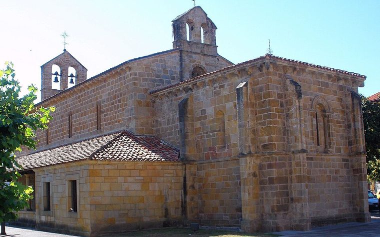 Chiesa di Santa Mar&iacute;a de la Oliva, Villaviciosa